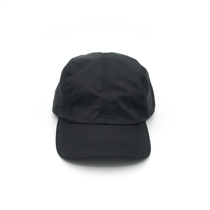 Mustat polyesterihatut