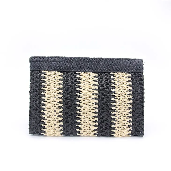 Musta pieni virkattu laukku