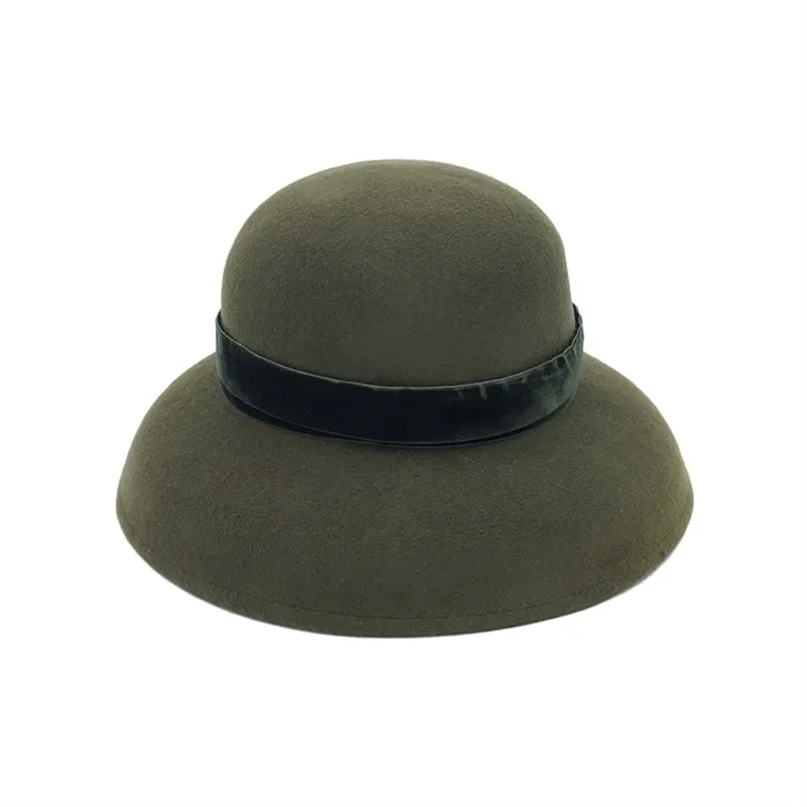 Mustanvihreät villahatut