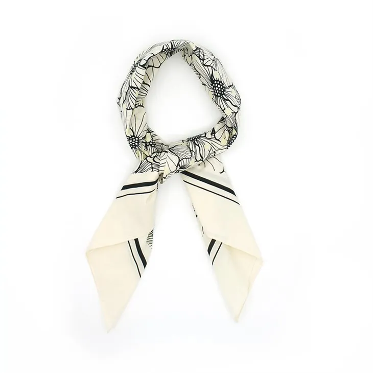 Ecru kukkapuuvillabandana S110