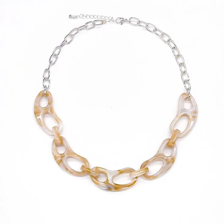 Hopeinen rohkea kaulakoru