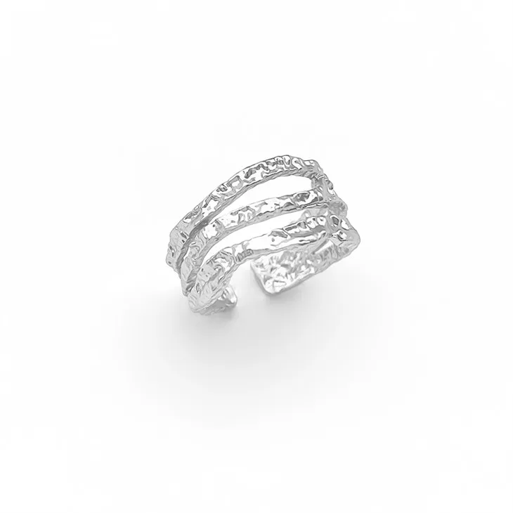 Hopeinen kolmoissormus